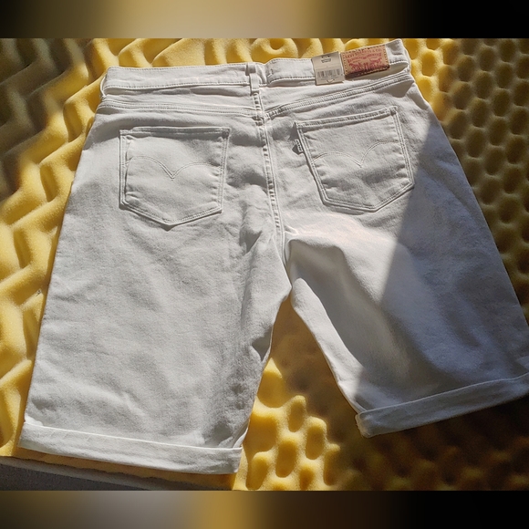 Women's Levi's Shorts - Picture 6 of 7